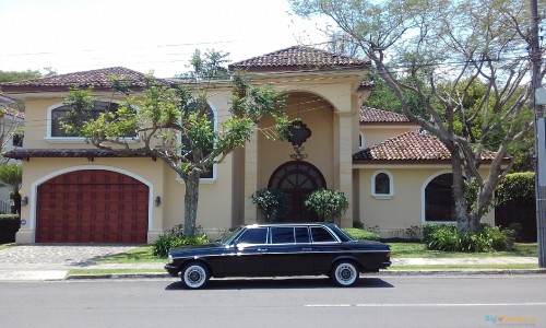 AMAZING MANSION AND MERCEDES 300D LANG LIMUSINA COSTA RICA LIFESTYLE
