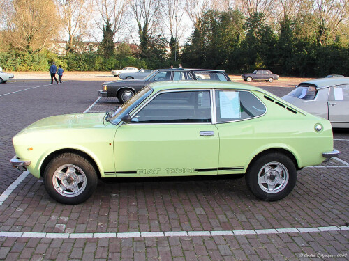 Fiat 128 Sport L 1974 side