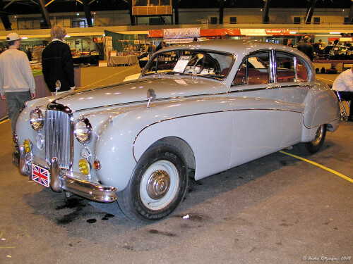 1960 Jaguar Mk IX f3q