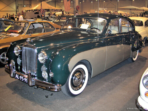 1961 Jaguar Mk IX fl3q