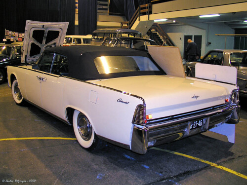 1965 Lincoln Continental convertible r3q