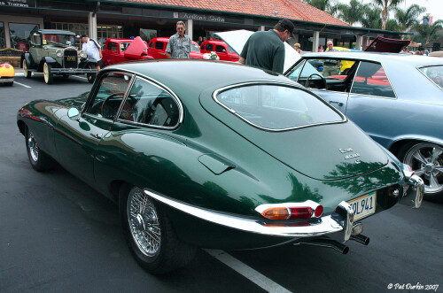 1967 Jaguar XKE Series 1 Fixed Head Coupe dk met green rvl