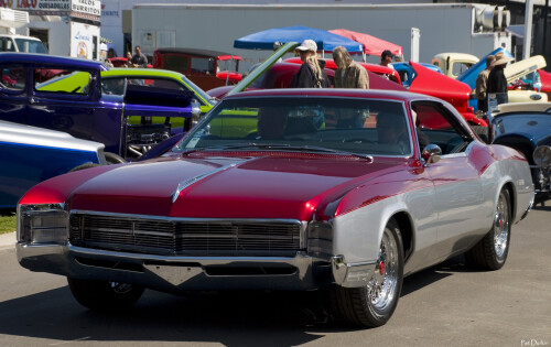 1967 Buick Riviera candy apple over silver fvl 1