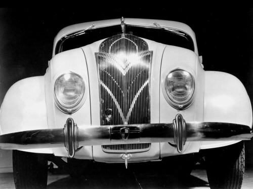 1936 Desoto Airflow fv BW (DaimlerChrysler Historical Collection)