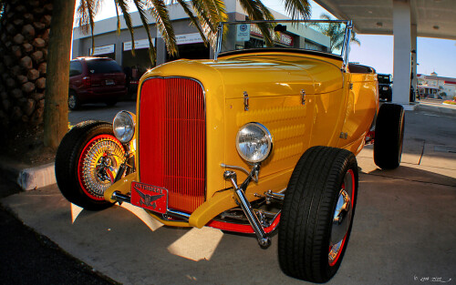 1928 Ford HiBoy - yellow - fvl