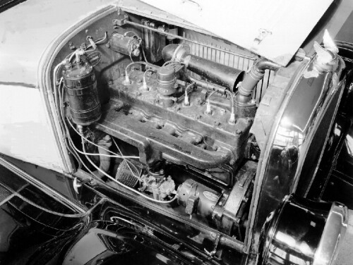 1925 Chrysler Six Engine In Car BW (DaimlerChrysler Historical Collection)