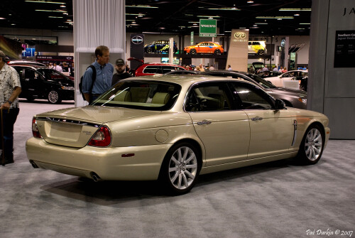 2008 Jaguar XJ Vanden Plas Winter Gold rvr