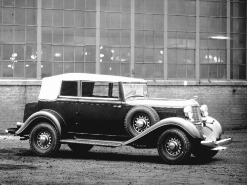 1933 DeSoto Convertible Sedan fsvr BW (DaimlerChrysler Historical Collection)