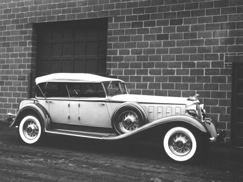 1932 Chrysler Imperial Touring Car sv BW (DaimlerChrysler Historical Collection)