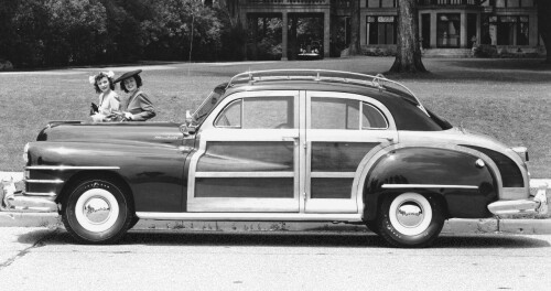 1946 Chrysler Town & Country 4 Door Sedan sv BW (DaimlerChrysler Historical Collection)