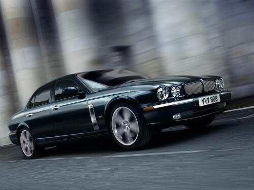 2007 Jaguar XJR Portfolio Motion Front Right