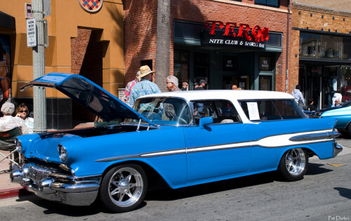 1957 Pontiac Safari white & blue fvl