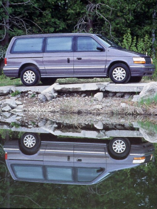 1995 Plymouth Voyager LE Blue svr (DaimlerChrysler Historical Collection)