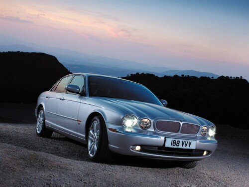 2004 Jaguar XJR morning